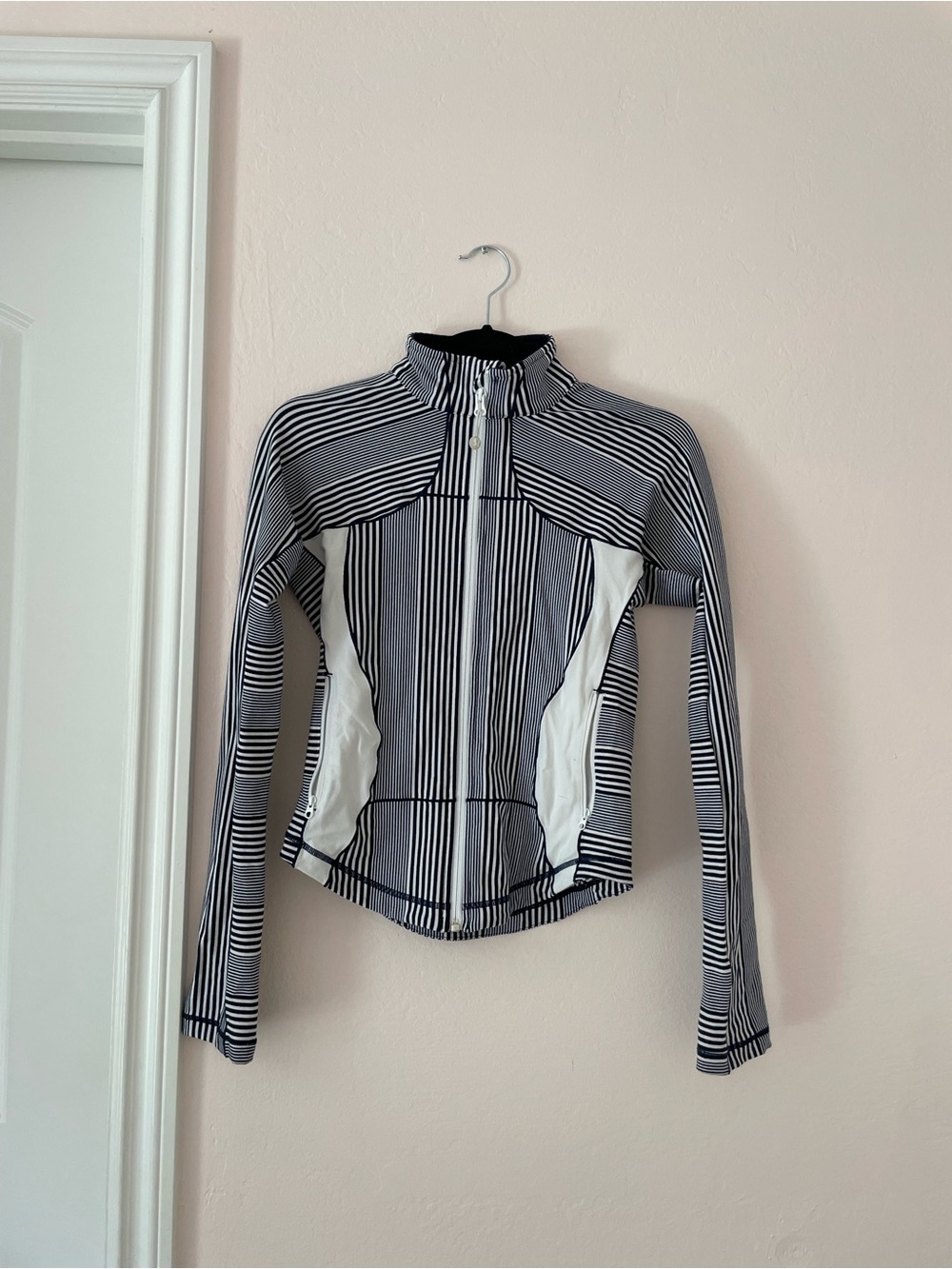 Vintage Lululemon Athletica Forme Jacket II Blue & White